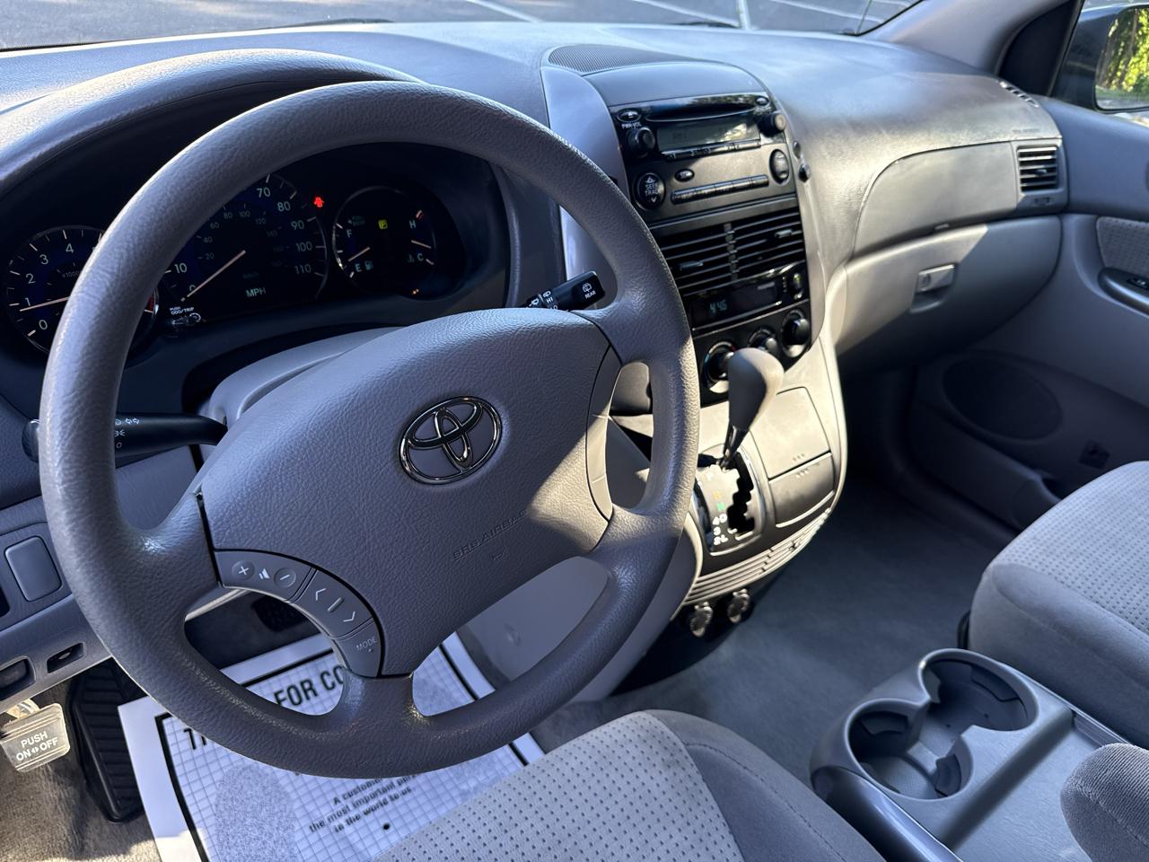 Toyota Sienna CE FWD 7-Passenger 2007