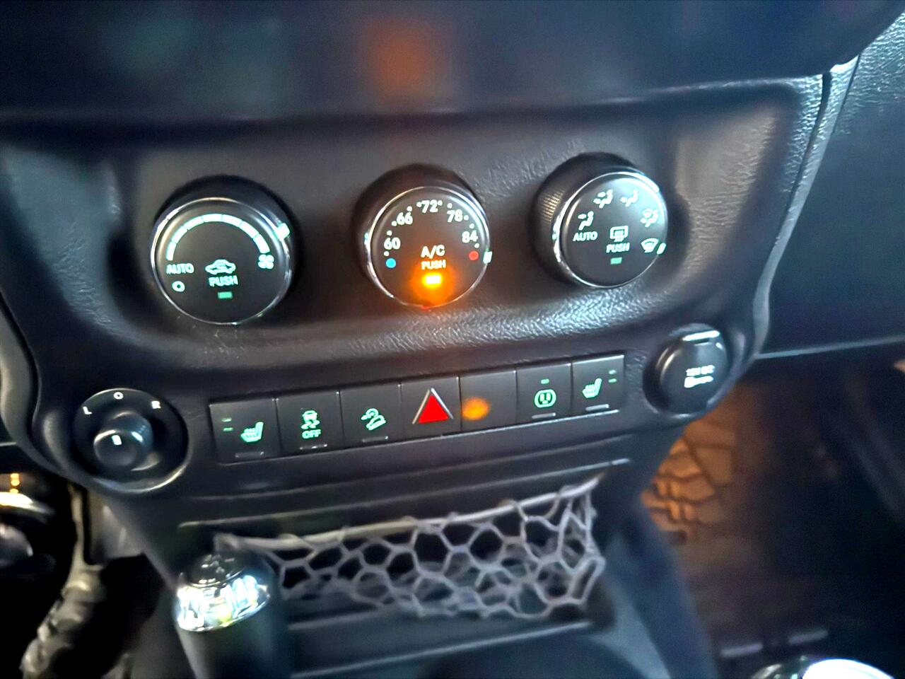 Jeep Wrangler Unlimited Sahara 4WD 2017