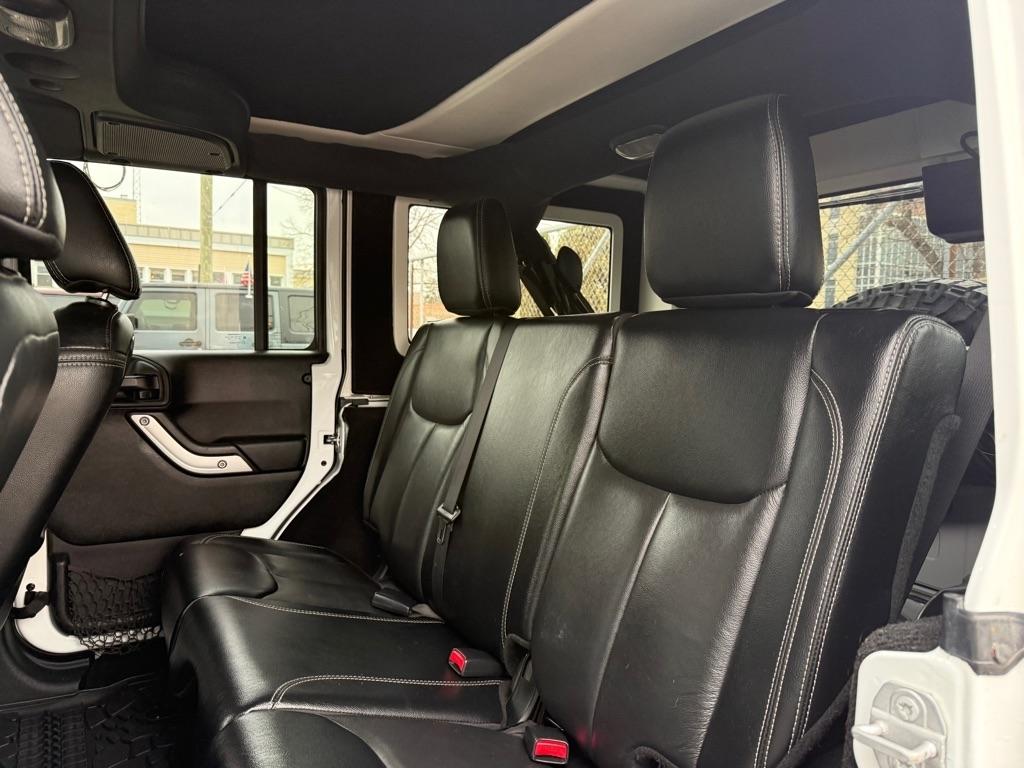 Jeep Wrangler Unlimited Sahara 4WD 2017