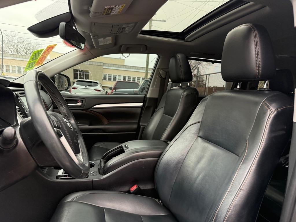 Toyota Highlander SE FWD V6 2019