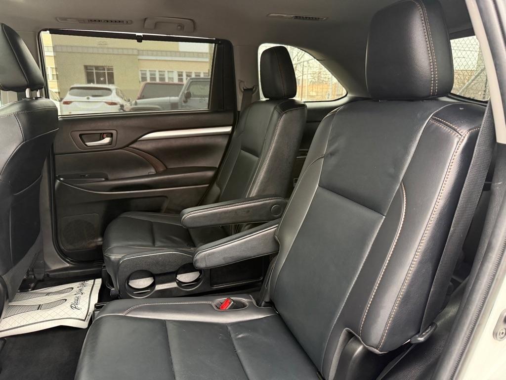 Toyota Highlander SE FWD V6 2019