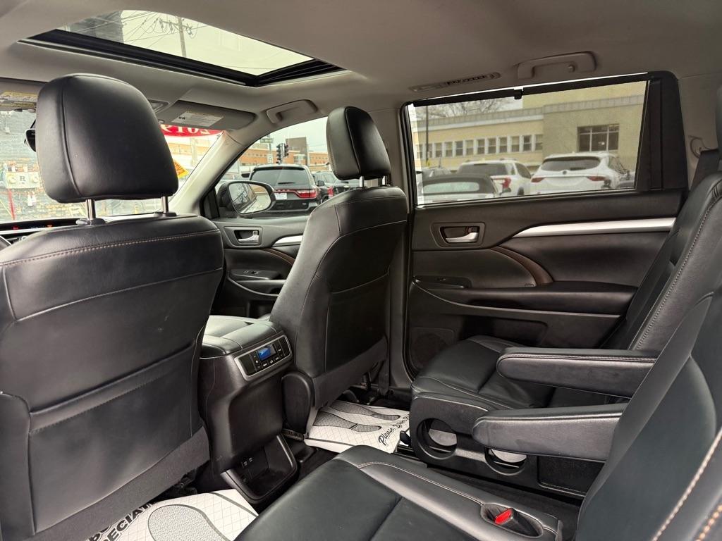 Toyota Highlander SE FWD V6 2019