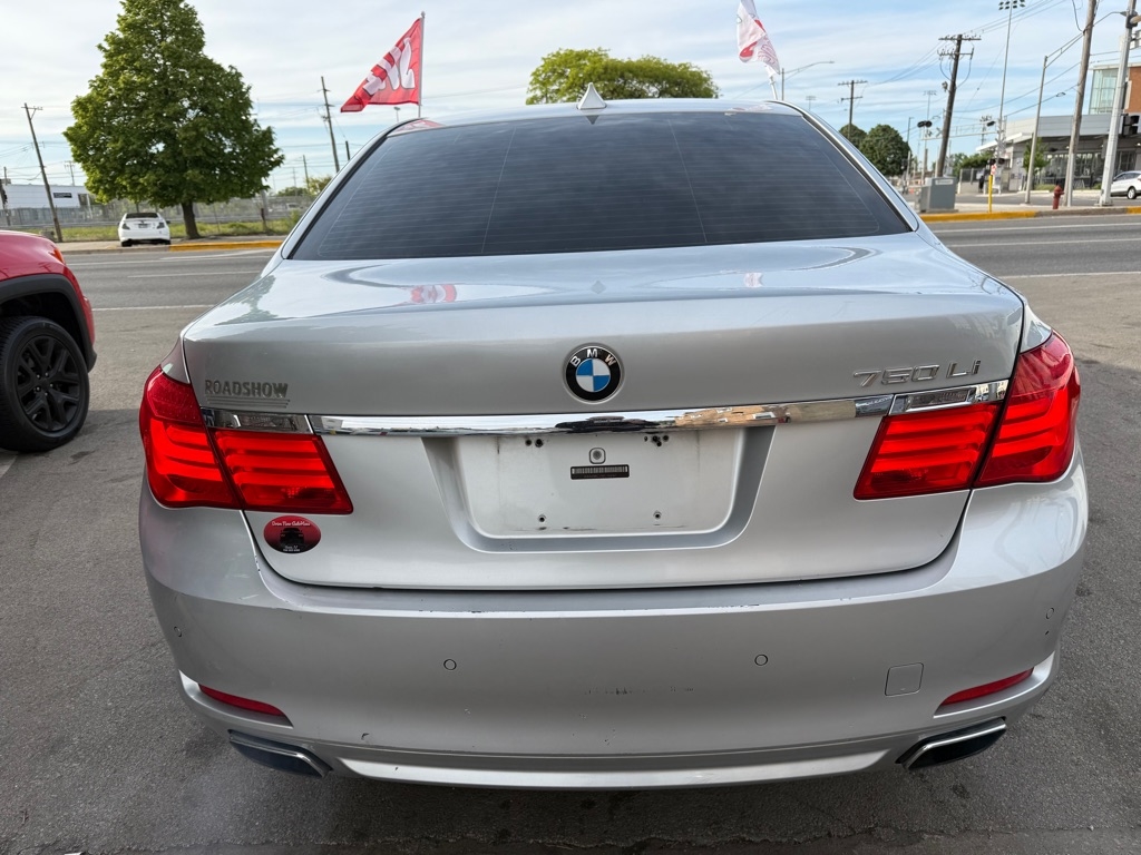 BMW 7-Series 750Li 2011