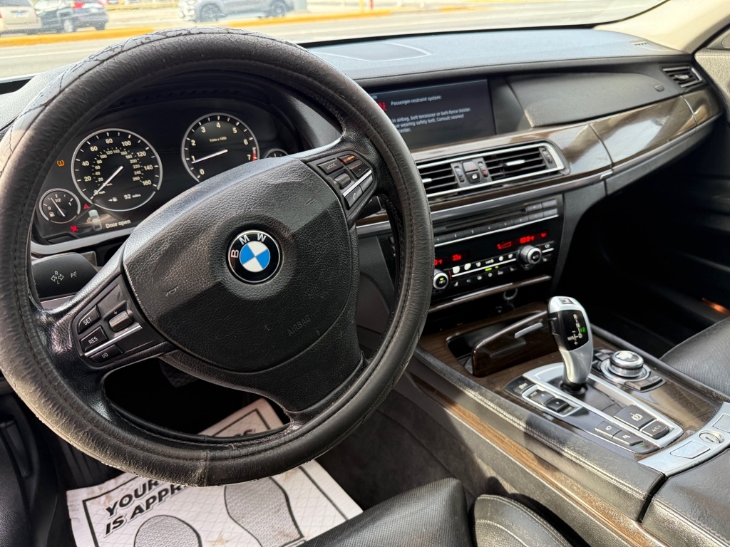 BMW 7-Series 750Li 2011