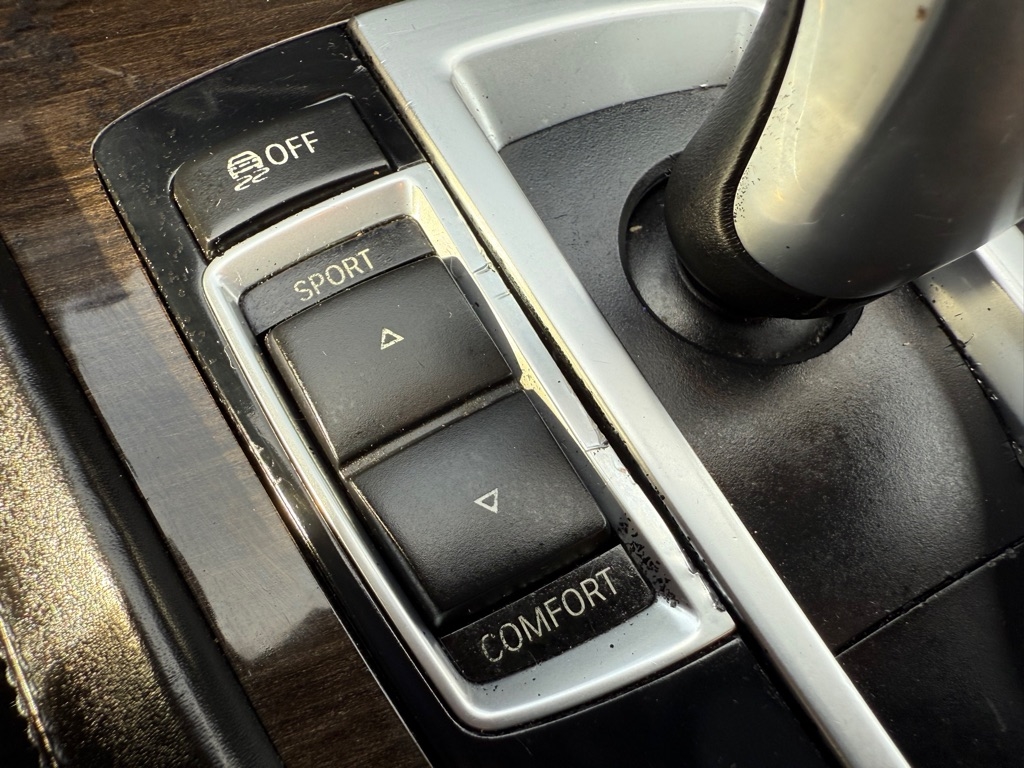 BMW 7-Series 750Li 2011