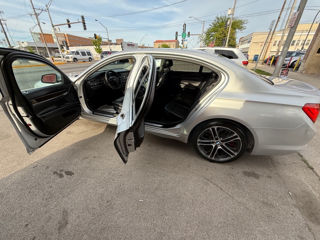 BMW 7-Series 750Li 2011