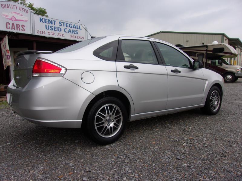 Ford Focus SE Sedan 2011