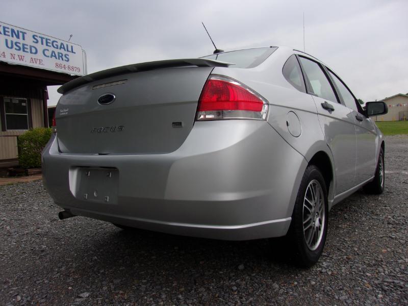 Ford Focus SE Sedan 2011