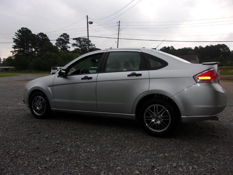 Ford Focus SE Sedan 2011
