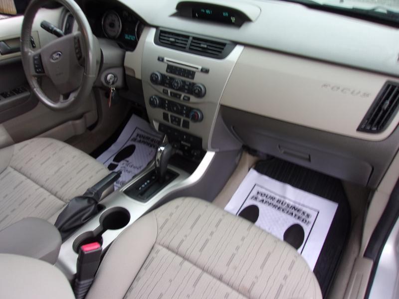 Ford Focus SE Sedan 2011