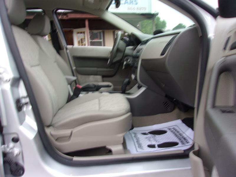 Ford Focus SE Sedan 2011