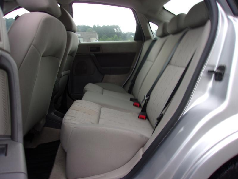 Ford Focus SE Sedan 2011