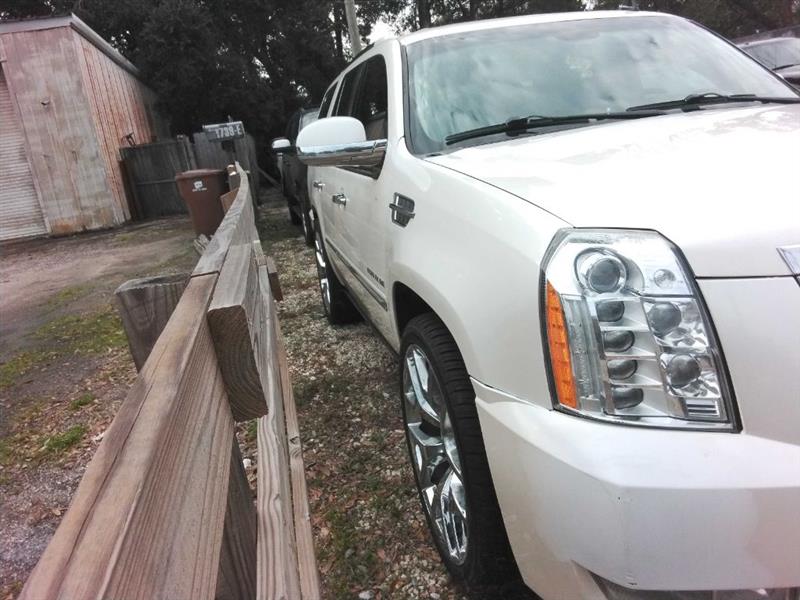 Cadillac Escalade 2WD Platinum 2011