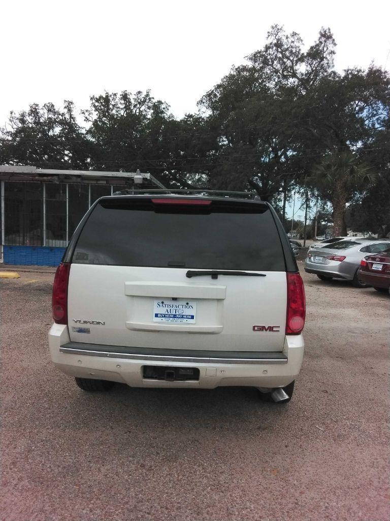 GMC Yukon SLT 2WD 2013