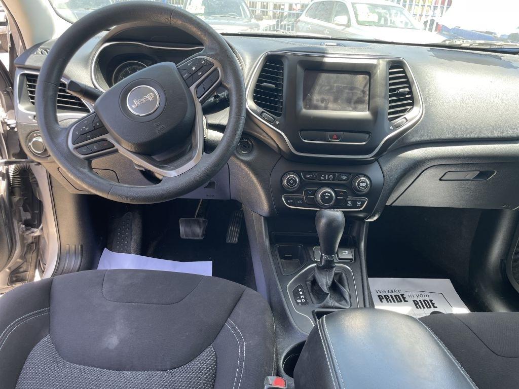 2019 Jeep Cherokee Latitude Plus - Photo 6