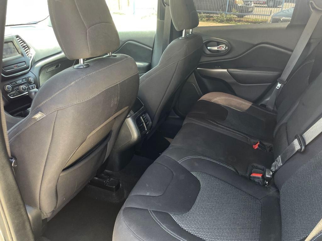 2019 Jeep Cherokee Latitude Plus - Photo 7