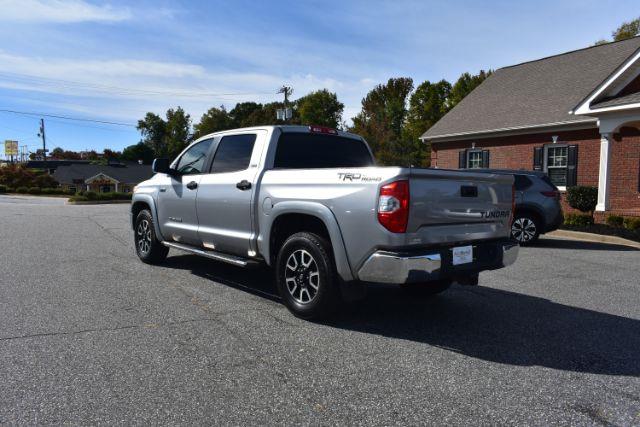 Toyota Tundra SR5 5.7L V8 CrewMax 2WD 2015 Toyota Tundra SR5 5.7L V8 CrewMax 2WD 2015