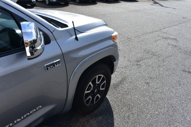 Toyota Tundra SR5 5.7L V8 CrewMax 2WD 2015 Toyota Tundra SR5 5.7L V8 CrewMax 2WD 2015