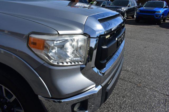 Toyota Tundra SR5 5.7L V8 CrewMax 2WD 2015 Toyota Tundra SR5 5.7L V8 CrewMax 2WD 2015