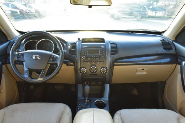 Kia Sorento LX 2WD 2011