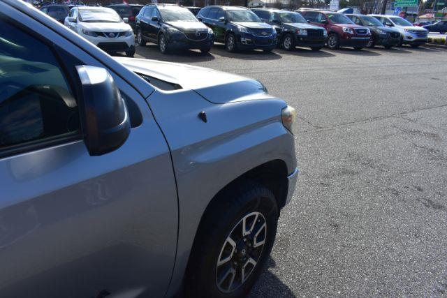 Toyota Tundra SR5 5.7L V8 FFV CrewMax 4WD 2018