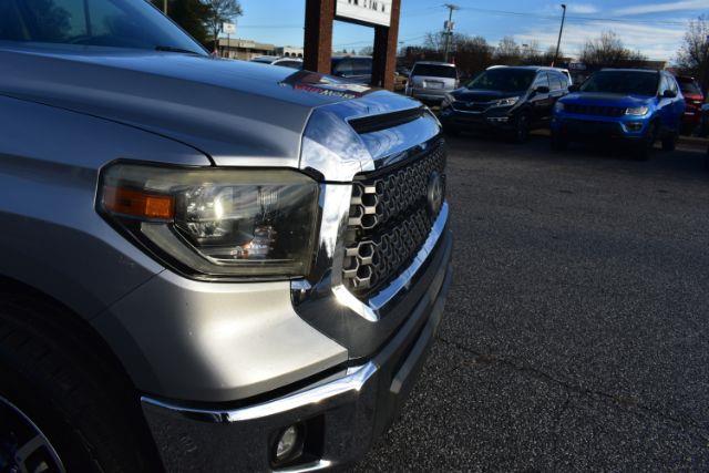 Toyota Tundra SR5 5.7L V8 FFV CrewMax 4WD 2018