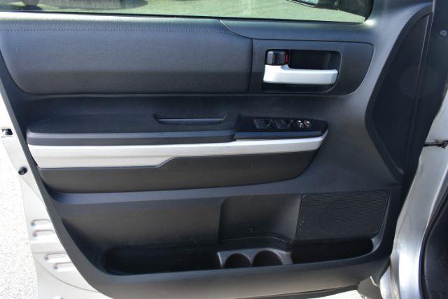 Toyota Tundra SR5 5.7L V8 FFV CrewMax 4WD 2018