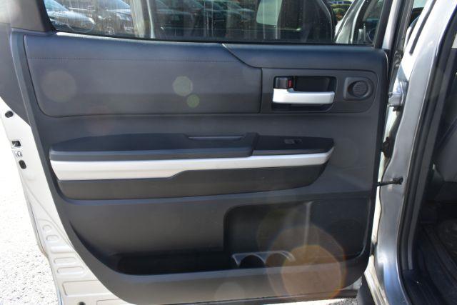 Toyota Tundra SR5 5.7L V8 FFV CrewMax 4WD 2018