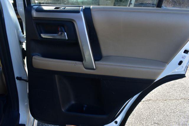 Toyota 4Runner Limited 2WD V6 2016