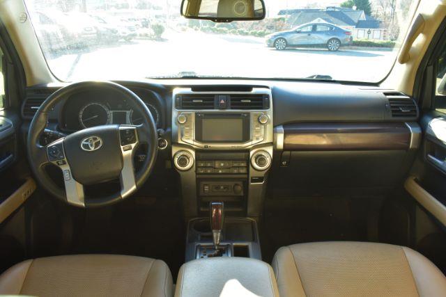 Toyota 4Runner Limited 2WD V6 2016