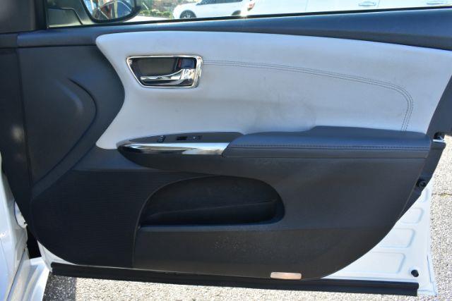 Toyota Avalon Hybrid XLE Touring 2015