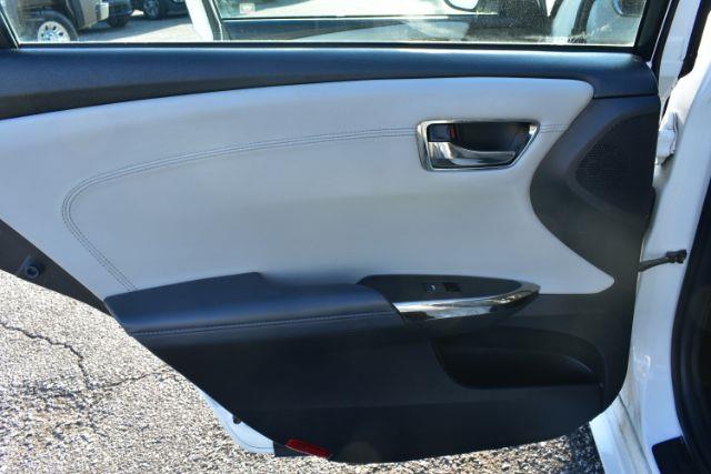 Toyota Avalon Hybrid XLE Touring 2015