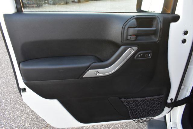 Jeep Wrangler Unlimited Sahara 4WD 2013