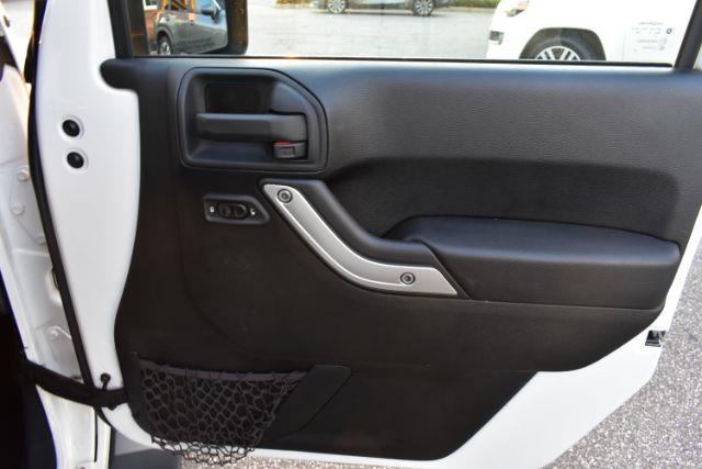 Jeep Wrangler Unlimited Sahara 4WD 2013