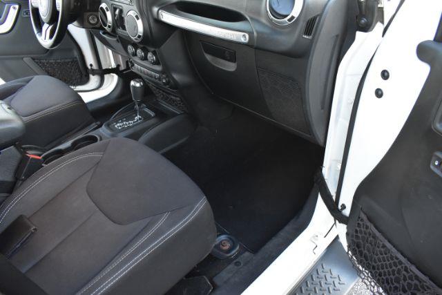 Jeep Wrangler Unlimited Sahara 4WD 2013