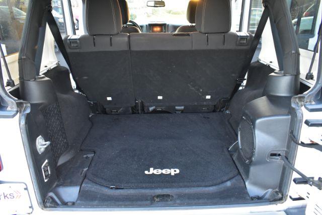 Jeep Wrangler Unlimited Sahara 4WD 2013