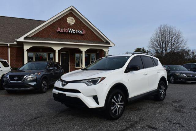 2016 Toyota RAV4 LE's photo