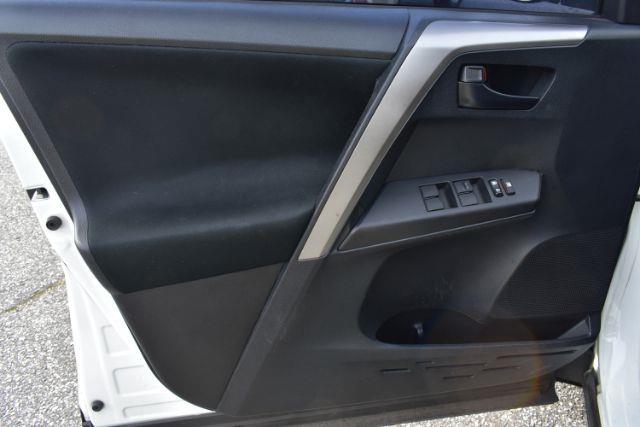 Toyota RAV4 LE AWD 2016