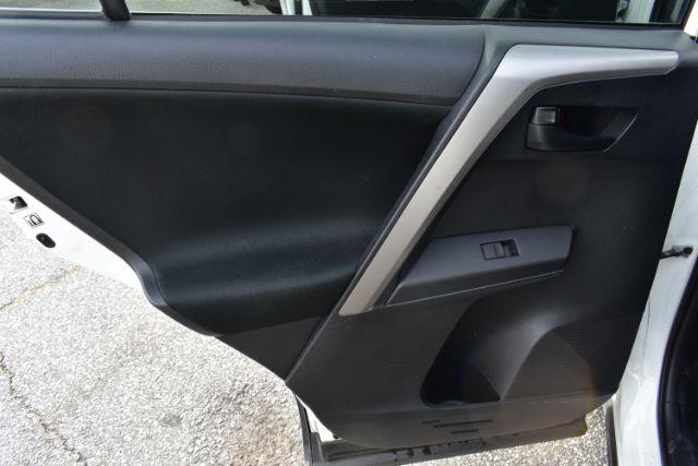 Toyota RAV4 LE AWD 2016