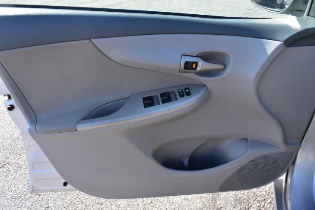 Toyota Corolla LE 4-Speed AT 2010