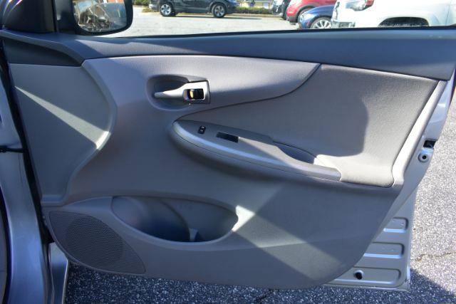 Toyota Corolla LE 4-Speed AT 2010