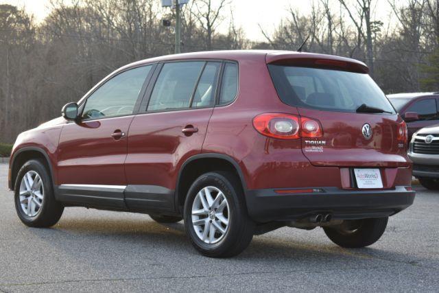 Volkswagen Tiguan SE 2011