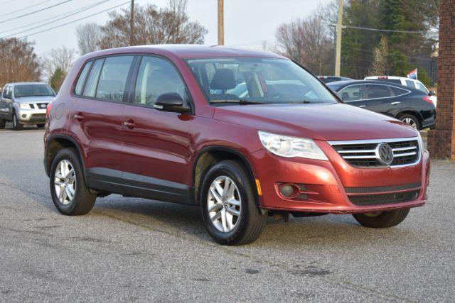 Volkswagen Tiguan SE 2011