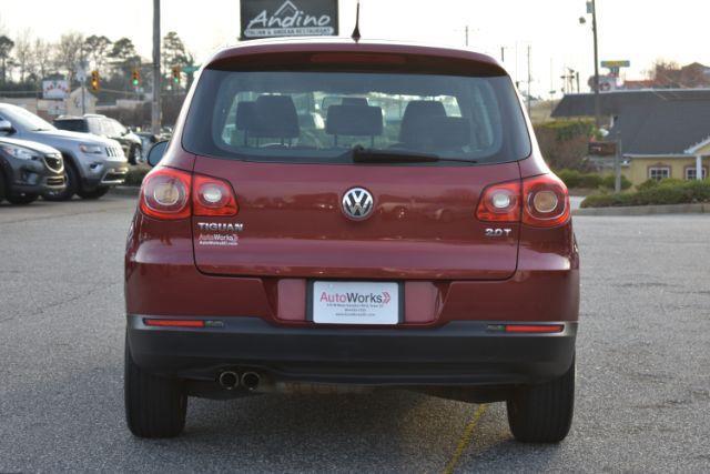Volkswagen Tiguan SE 2011