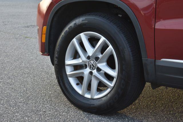 Volkswagen Tiguan SE 2011
