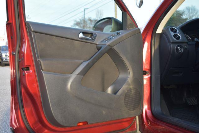 Volkswagen Tiguan SE 2011