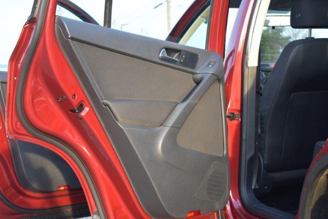 Volkswagen Tiguan SE 2011