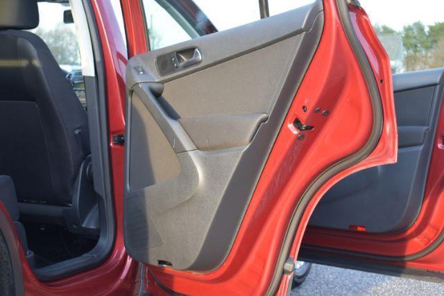 Volkswagen Tiguan SE 2011