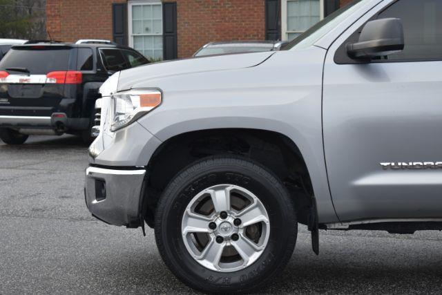Toyota Tundra SR5 4.6L V8 Double Cab 4WD 2017