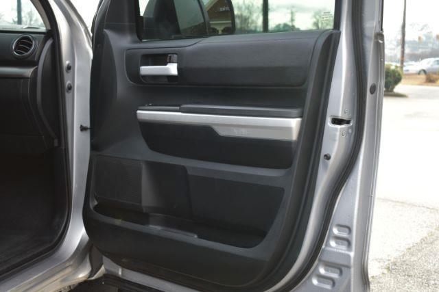 Toyota Tundra SR5 4.6L V8 Double Cab 4WD 2017